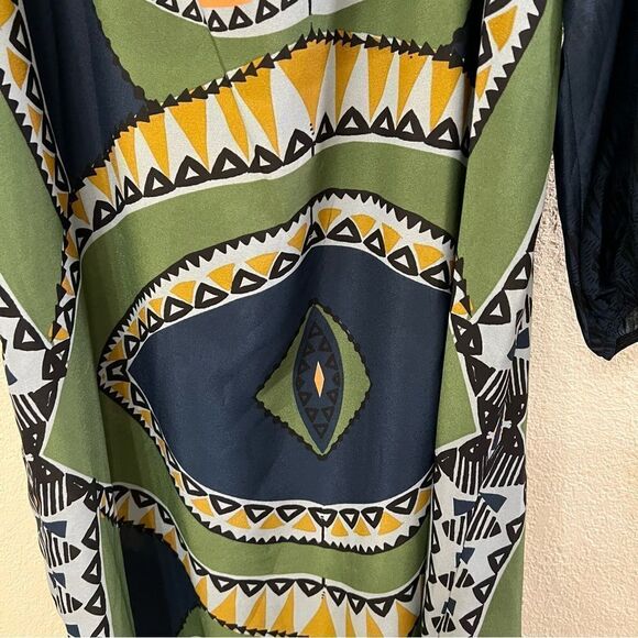 Glam Geographic Lite Weight Tunic Size Large - Picture 5 of 6